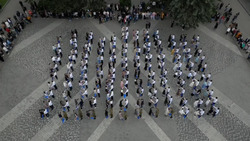 Более 300 старшеклассников присоединились к флешмобу ко Дню Победы в Предгорье