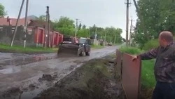 Рабочие прокладывают водостоки и дренаж в селе Юца Предгорного округа
