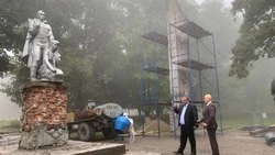 В Предгорье реконструируют памятник в центре станицы