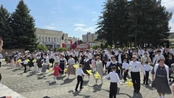 «Вальс Победы» объединил разные поколения в Предгорье