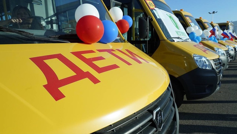 Губернатор Ставрополья передал новый школьный автобус в станицу Предгорья
