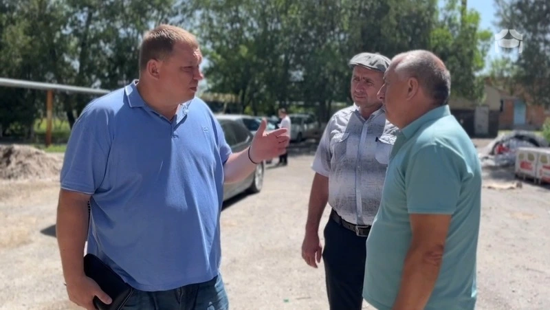 Глава Предгорья проинспектировал ход капремонта школы в станице Суворовской
