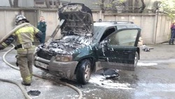 Автомобиль загорелся в станице Ессентукской 28 апреля