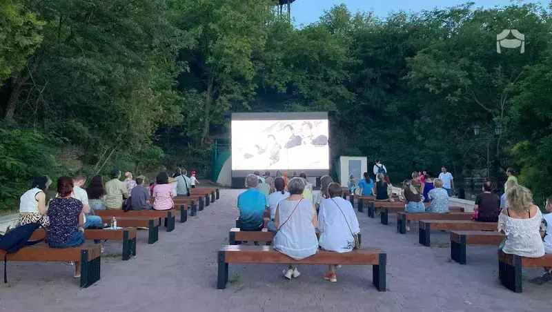 Кинопоказы под открытым небом и мульт-парад запланировали на КМВ 28-30 августа