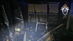 Следователи проверяют обстоятельства пожара в Предгорье, где погибли мать и сын