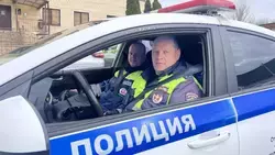 Инспекторы ДПС из Предгорья отвезли в больницу девочку, проглотившую монету