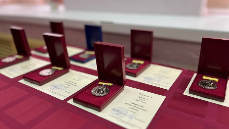 Губернаторской медалью «Материнская слава» награждены 10 матерей из Предгорного округа
