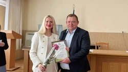 Глава Предгорья вручил благодарственные письма жителям округа, которые помогают бойцам СВО