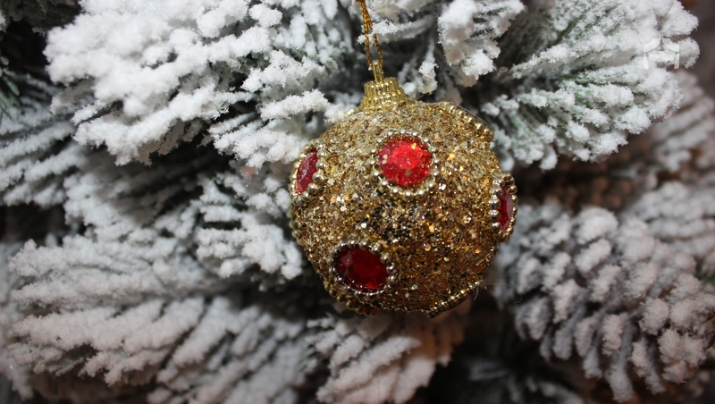 Новогоднюю ёлку начали ставить заранее в Предгорье