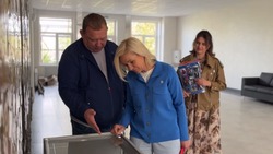 Депутат Госдумы РФ Казакова осмотрела отремонтированный ДК в Бекешевской