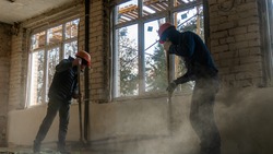 Глава Предгорья проверил ход ремонтных работ в школе станицы Суворовской
