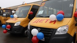 Губернатор Владимир Владимиров вручил ключи от трёх новых школьных автобусов для Предгорного округа