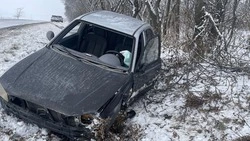 Житель Ессентуков не учёл погодные условия и съехал в кювет в Предгорье