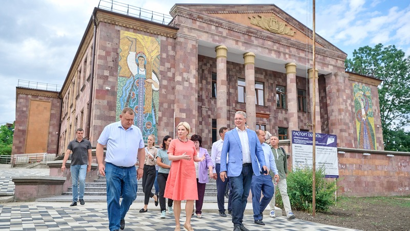 Капремонт ДК в Предгорье проверили губернатор Ставрополья и министр культуры РФ