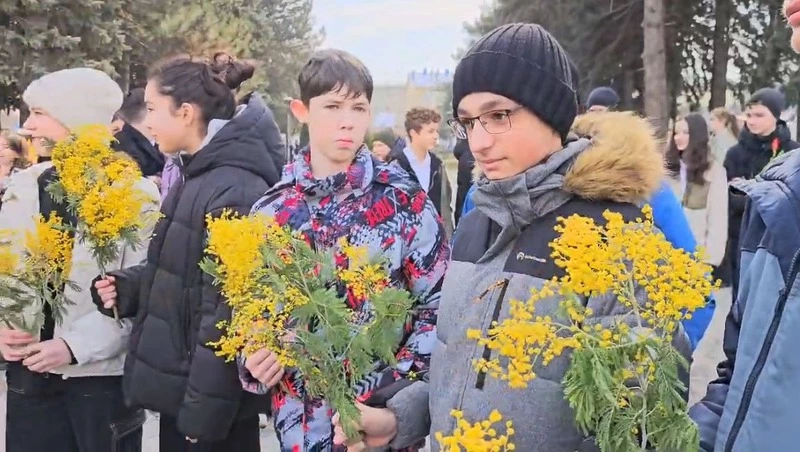 Женщинам Предгорного округа подарили живую инсталяцию к 8 Марта