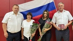 Родственникам участников СВО вручили ордена в Предгорном округе