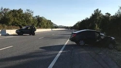 Пожилая автомобилистка наехала на стоящий на обочине автомобиль в Предгорном округе