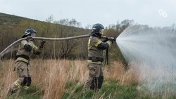 Пожарные тушат возгорание на горе Юце в Предгорье 20 июля