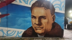 Аэропорт Минвод украсило граффити-изображение лётчика-испытателя Валерия Чкалова