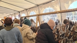 Бойцы СВО передали активистам Предгорья станок для плетения маскировочных сетей