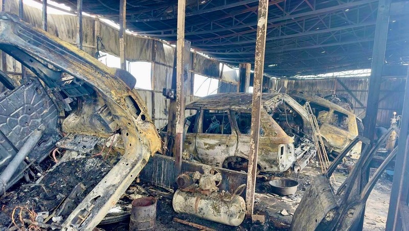 Пожар уничтожил автосервис в селе Юца, сгорели шесть автомобилей