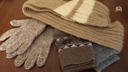 Шерстяные носки и шарфы связали активисты из Предгорья для российских военнослужащих