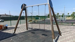 В станице Ессентукской двое подростков  украли качели в парке