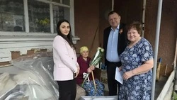 Труженицу тыла из Предгорья поздравили с 98-летием