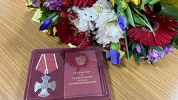 Семье погибшего участника СВО вручили Орден Мужества посмертно в Предгорном округе