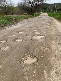 Жители посёлка Головка в Предгорье пожаловались на разбитую дорогу 