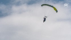 В Предгорном округе юнармейцы впервые прыгнули с парашютом