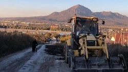 Автодорогу Юца — Скачки выровняли и посыпали песчано-гравийной смесью