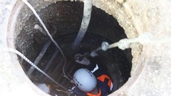 Застрявшую в канализационном люке собаку спасли в Предгорье 