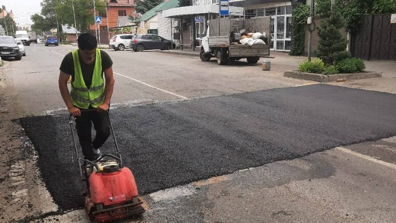 Пешеходный переход обустраивают в станице Ессентукской в районе школы №1