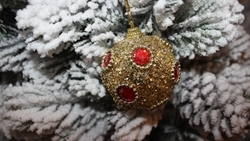 Новогоднюю ёлку начали ставить заранее в Предгорье