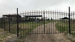 В одном из сёл Предгорья к Пасхе планируют обновить 350 метров забора на кладбище