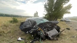 Из-за нарушения правил обгона столкнулись иномарка и эвакуатор в Предгорье