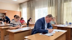 Глава Предгорного округа попробовал сдать ЕГЭ вместе с родителями выпускников