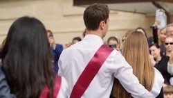 Последний звонок прозвенел для 1,6 тыс. выпускников школ Предгорья