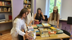 Более 300 новых книг отправили из Предгорья в библиотеки ЛНР
