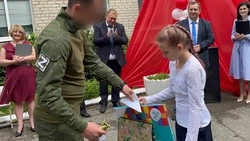 Участник СВО из Предгорья послал подарок школьнице в благодарность за письмо