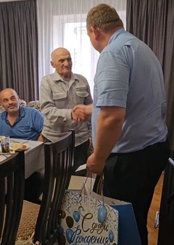 Жителя Предгорного округа поздравили с 90-летием