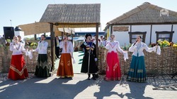 Музыкант Евгений Маргулис посетил казачье подворье в Предгорном округе