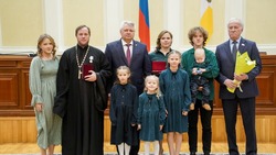 Медаль «Родительская слава» вручили семье из Предгорья