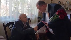 Глава Предгорья вручил ветерану медаль к 80-летию Победы в Великой Отечественной