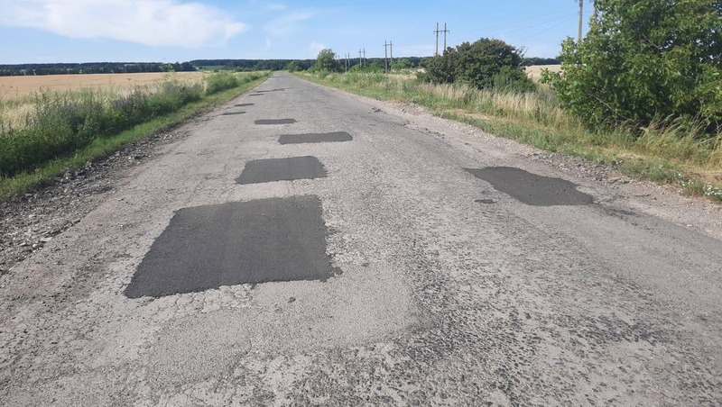 Ямочный ремонт на подъездной дороге к посёлку Горному провели в Предгорье