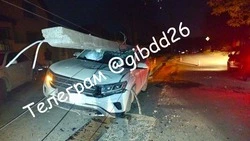 Водитель иномарки сбил столб в Винсадах и оставил часть посёлка без света